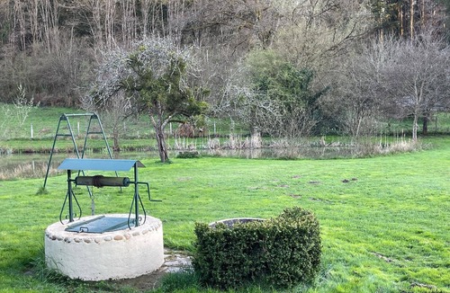 Saint-Berain-sous-Sanvignes House | Gîte for 6 people with private pond