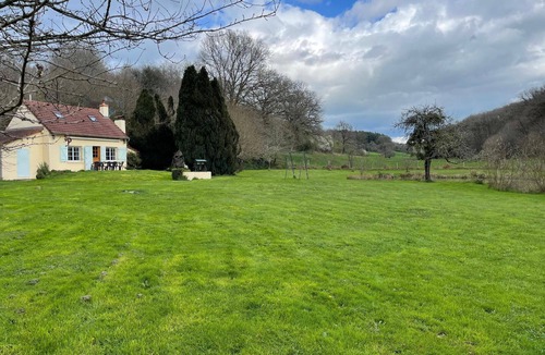 Saint-Berain-sous-Sanvignes House | Gîte for 6 people with private pond