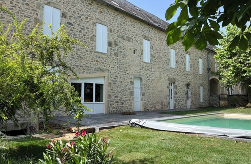 Alvignac House | Gite former post office hotel