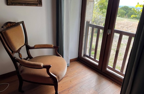 Lusignac House | Gite With Swimming Pool & Tennis Court. Free Wi-Fi. Perfect for families