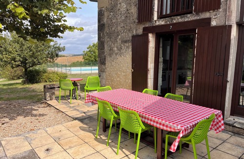 Lusignac House | Gite With Swimming Pool & Tennis Court. Free Wi-Fi. Perfect for families