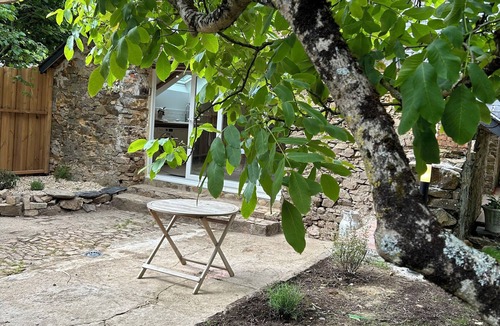 Saint-Clement-de-la-Place House | Gîte in the heart of the forest 17kms from Angers