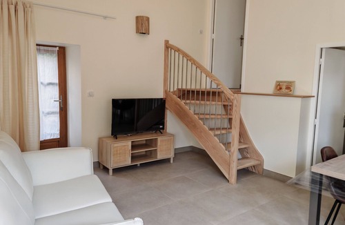 Saint-Georges-de-Luzencon House | Gîte Mandaline Village house with indoor Jacuzzi
