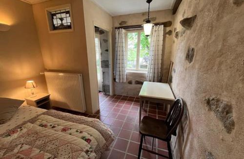 Saint-Maurice-pres-Pionsat Apartment | Gite