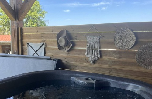 Sainte-Foy-Saint-Sulpice Cottage | Gîte-Classic-Ensuite with Bath