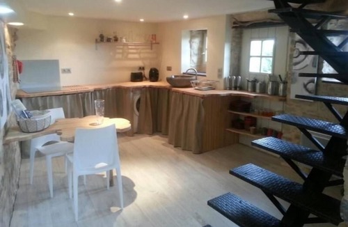 Chammes House | Gite Sainte-Suzanne-et-Chammes, 1 bedroom, 2 persons