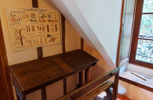Chammes House | Gite Sainte-Suzanne-et-Chammes, 2 bedrooms, 4 persons