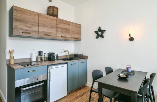 Le Pin Apartment | Gîte Les Tilleuls with Garden and Private Jacuzzi