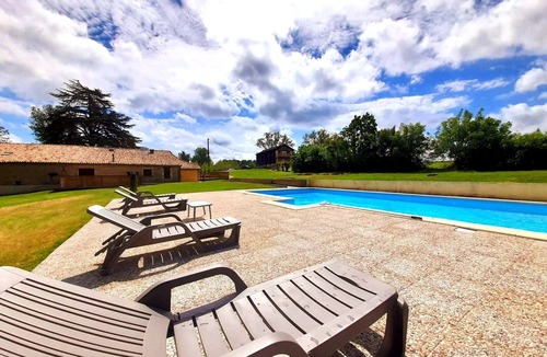 Roumagne House | Gite Garden House