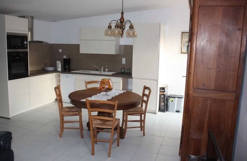 Laree House | Gîte 'Gite Iago' with Private Terrace, Shared Garden and Wi-Fi
