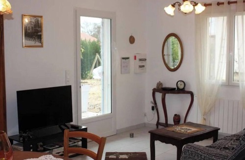 Laree House | Gîte 'Gite Iago' with Private Terrace, Shared Garden and Wi-Fi