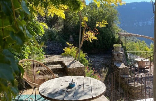 Riviere-sur-Tarn Apartment | Gite Glycines, terrace under the Glycine, other terrace for the sunset