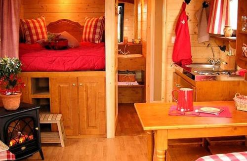 Saint-Pol-sur-Ternoise House | Gite Hôtel chambre d' hôtes et roulottes et du Ternois