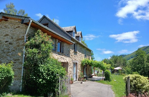 Germs-sur-l'Oussouet House | Gite in a small mountain village facing south.