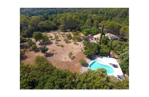 Salernes Cottage | Gîte in a peaceful setting between olive trees and swimming pool