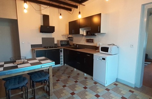 Cere-la-Ronde Cottage | Gite in a quiet wooded setting