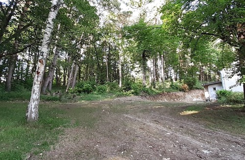 Cere-la-Ronde Cottage | Gite in a quiet wooded setting