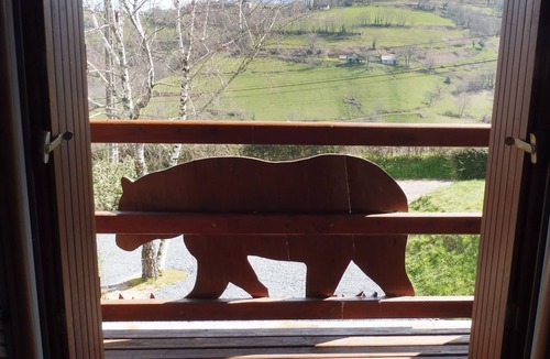 Ossun-ez-Angles Ski Chalet | Gîte in a small village perched on a pièmont ridge in the heart of the Pyrenees.