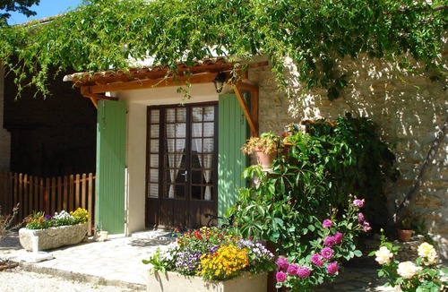 Ribaute-les-Tavernes Apartment | Gite in an old silk house