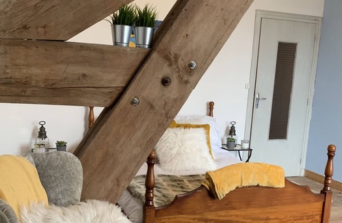 Le Donjon House | Gite in Château Grounds