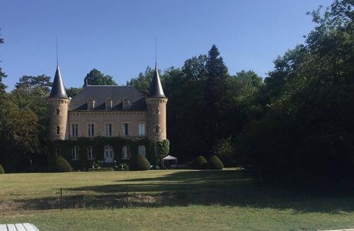 Le Donjon House | Gite in Château Grounds