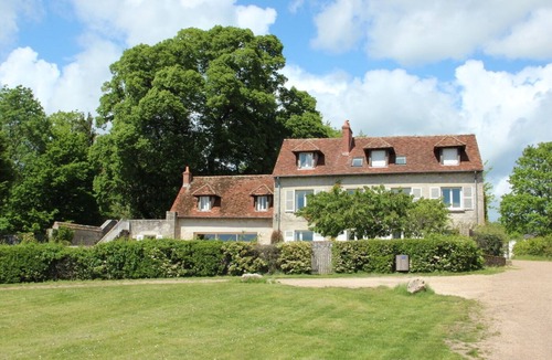 Orleans Metropole House | Gite in family home, on the banks of the Loire, garden, south-facing.