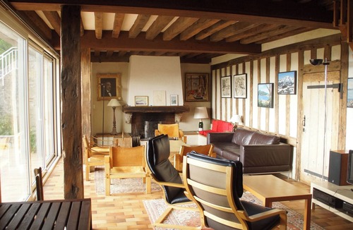 Orleans Metropole House | Gite in family home, on the banks of the Loire, garden, south-facing.