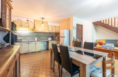Artalens-Souin House | Gîte in Foraine Barn – Stream with Mountain View, Private Terrace and Wi-Fi