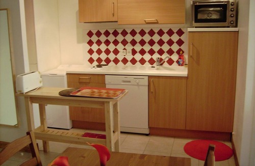 Roquebrun Apartment | GITE IN LANGUEDOC SLEEPS 4, 5-MINUTE WALK FROM WATERFRONT
