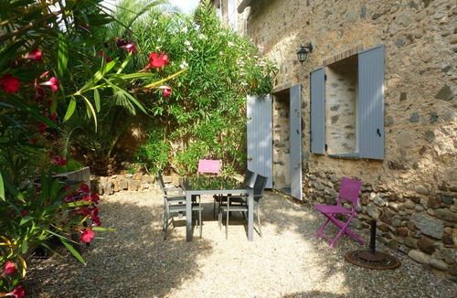 Roquebrun Apartment | GITE IN LANGUEDOC SLEEPS 4, 5-MINUTE WALK FROM WATERFRONT