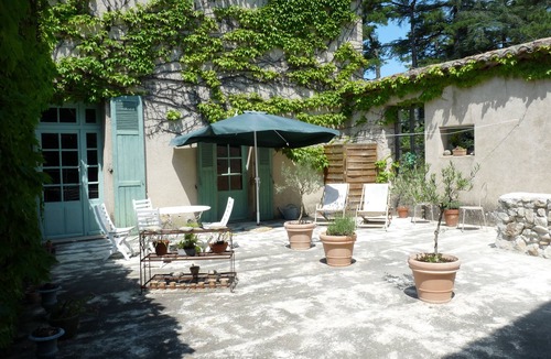 Banne Apartment | Gite in old house in vineyard.