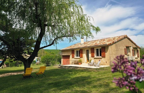 Banon House | Gîte in Provence with covered swimming pool, in a peaceful natural setting