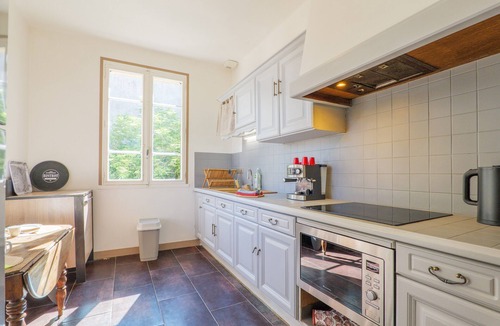 Joyeuse Cottage | Gîte in Southern Ardèche with Jacuzzi, Wi-Fi, and Air Conditioning
