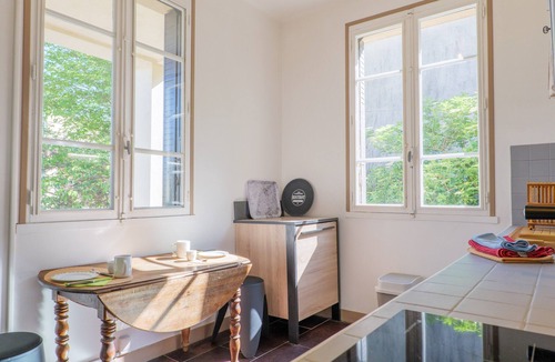 Joyeuse Cottage | Gîte in Southern Ardèche with Jacuzzi, Wi-Fi, and Air Conditioning