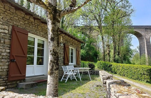 Saint-Pompain Cottage | Gîte in the heart of nature by the river