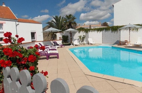 Sallertaine House | Gîte in the heart of an artists' village - close to the ocean - marsh views