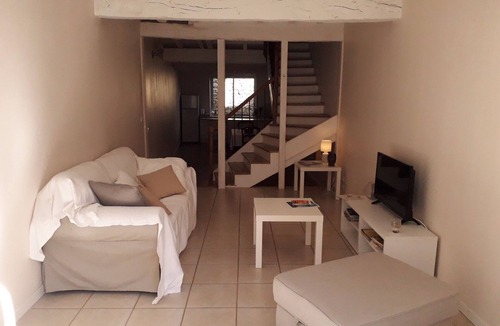 Mourvilles-Hautes House | Gite in the village