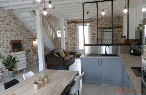 Mauleon House | GITE IZALIN AVEC SPA A 20 min du Puy du Fou