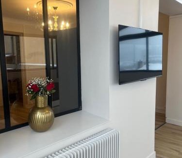 Polignac Apartment | Gite L'écrin du château