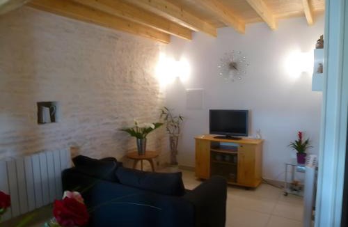 Saint-Hilaire-la-Palud House | Gite L'Etable - Les Gites Du Moulin