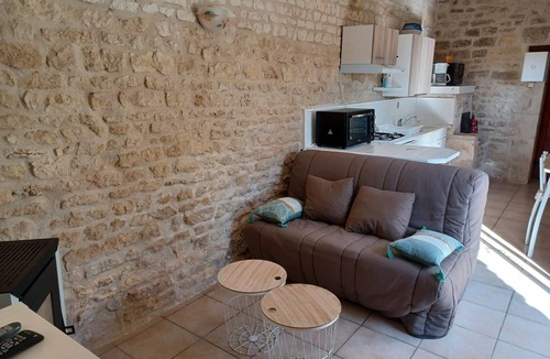 Saint Martin de Juillers House | GITE LE PETIT BONHEUR