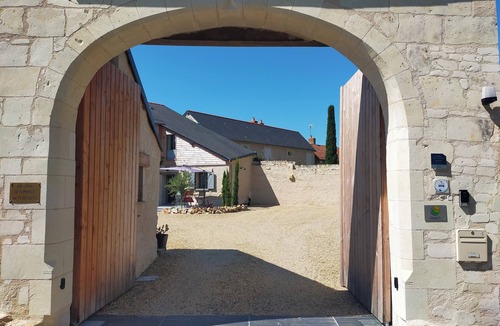 Distre House | GÎTE L'OASIS 10' from Saumur, the Château, the Cadre Noir and the freeway