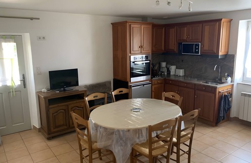 Nauviale House | Gîte L'Oustal – Domaine Les Planes with Shared Pool, Private Terrace, and Wi-Fi