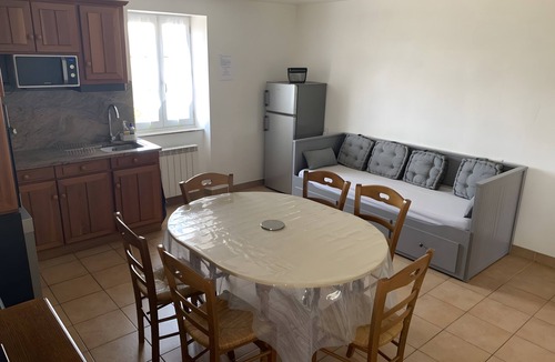 Nauviale House | Gîte L'Oustal – Domaine Les Planes with Shared Pool, Private Terrace, and Wi-Fi