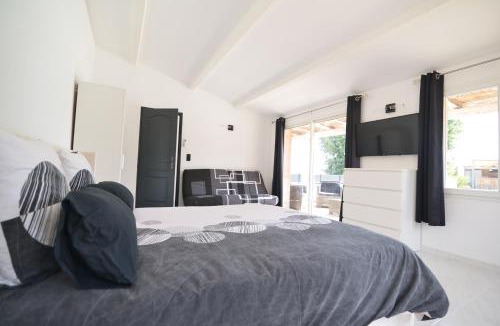 Saint-Paul-les-Fonts Apartment | gite la Cigale