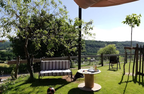 Nauviale House | Gîte La Crouzette – Domaine Les Pla with Shared Pool, Private Terrace and Wi-Fi