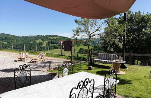 Nauviale House | Gîte La Crouzette – Domaine Les Pla with Shared Pool, Private Terrace and Wi-Fi