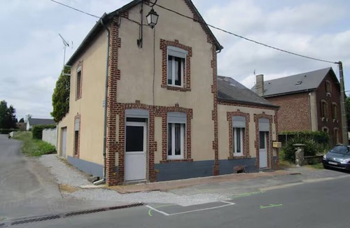 Bourg-Fidele House | Gîte La Demoiselle, house in the heart of the village. Pets welcome!