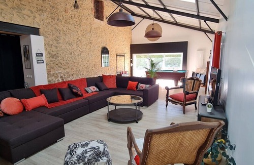 Sevremont House | Gîte La Ferme Du Mesnil with Private Terrace, Wi-Fi, and Air Conditioning