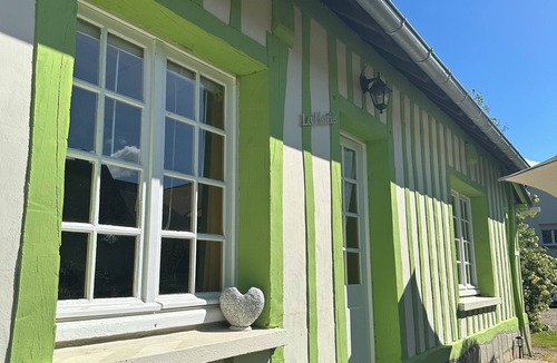 Sotteville-sur-Mer Cottage | Gîte la Floria. Typical Normandy house by the sea.